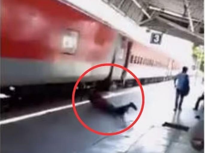 A passenger fell on the platform from a train traveling at a speed of 110 kmph, sputtered, then... | ११० किमी वेगाने जात असलेल्या ट्रेनमधून प्रवासी प्लॅटफॉर्मवर पडला, फरफटत गेला, त्यानंतर... A passenger fell on the platform from a train traveling at a speed of 110 kmph, sputtered, then... | ११० किमी वेगाने जात असलेल्या ट्रेनमधून प्रवासी प्लॅटफॉर्मवर पडला, फरफटत गेला, त्यानंतर...