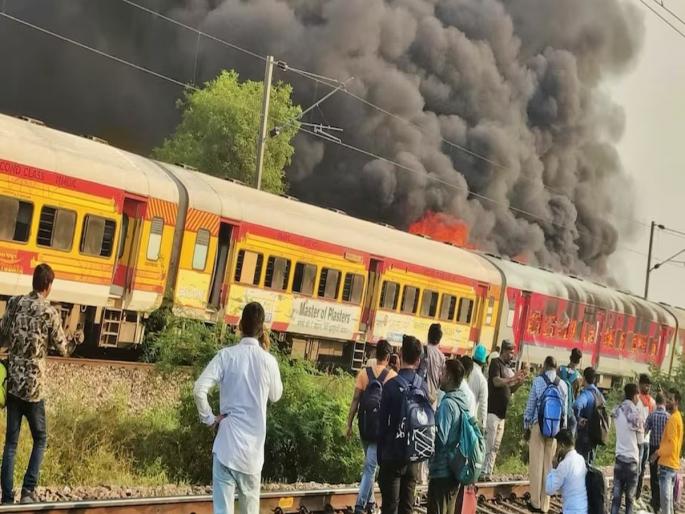 Train Accident: Major accident in Uttar Pradesh, Patalkot Express caught fire, two coaches burnt, many injured | Train Accident: उत्तर प्रदेशमध्ये मोठी दुर्घटना, पातालकोट एक्स्प्रेसला आग, दोन डबे जळाले, अनेकजण जखमी Train Accident: Major accident in Uttar Pradesh, Patalkot Express caught fire, two coaches burnt, many injured | Train Accident: उत्तर प्रदेशमध्ये मोठी दुर्घटना, पातालकोट एक्स्प्रेसला आग, दोन डबे जळाले, अनेकजण जखमी