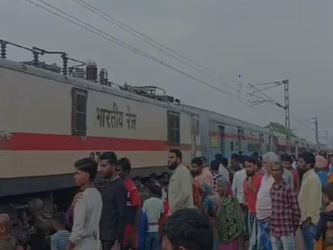 New Jalpaiguri Express derails, hits electric pole in Balasore | बालासोर येथे न्यू जलपैगुडी एक्स्प्रेस रुळावरून घसरली, विजेच्या खांबावर आदळली New Jalpaiguri Express derails, hits electric pole in Balasore | बालासोर येथे न्यू जलपैगुडी एक्स्प्रेस रुळावरून घसरली, विजेच्या खांबावर आदळली