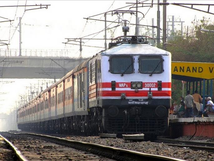 indian railways earned rs 1500 crore without giving concessions to senior citizens demand for concessions again | रेल्वेने ज्येष्ठ नागरिकांना सवलत न देता कमावले १५०० कोटी रुपये; पुन्हा सवलती देण्याची मागणी indian railways earned rs 1500 crore without giving concessions to senior citizens demand for concessions again | रेल्वेने ज्येष्ठ नागरिकांना सवलत न देता कमावले १५०० कोटी रुपये; पुन्हा सवलती देण्याची मागणी