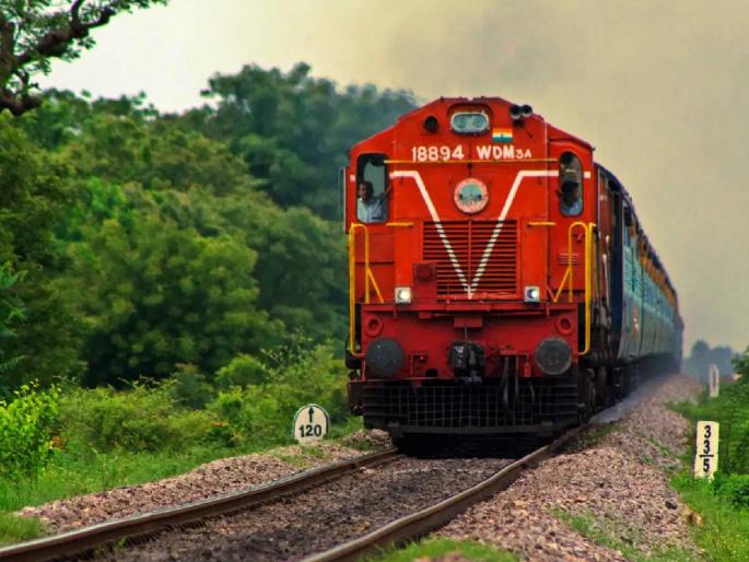 on Daund-Solapur-Kalburgi-Wadi route; The train will run at a speed of 130 km per hour | दौंड-सोलापूर-कलबुर्गी-वाडी मार्गावर; रेल्वे ताशी १३० किलोमीटर वेगाने धावणार, रेल्वे विभागाचे काम अंतिम टप्प्यात; on Daund-Solapur-Kalburgi-Wadi route; The train will run at a speed of 130 km per hour | दौंड-सोलापूर-कलबुर्गी-वाडी मार्गावर; रेल्वे ताशी १३० किलोमीटर वेगाने धावणार, रेल्वे विभागाचे काम अंतिम टप्प्यात;