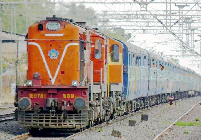 Kurduwadi workshop along with Solapur-Osmanabad railway line will get rejuvenation | सोलापूर-उस्मानाबाद रेल्वेमार्गासह कुर्डूवाडी वर्कशॉपला मिळणार नवसंजीवनी