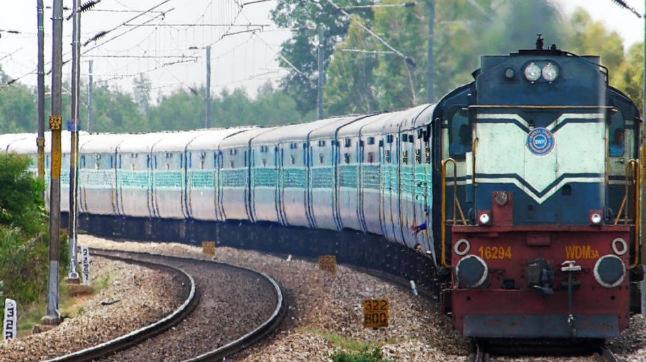 Comfort to passengers; Express will be 36 passenger trains of Central Railway | प्रवाशांना दिलासा; मध्य रेल्वेच्या ३६ पॅसेंजर गाड्या होणार एक्स्प्रेस Comfort to passengers; Express will be 36 passenger trains of Central Railway | प्रवाशांना दिलासा; मध्य रेल्वेच्या ३६ पॅसेंजर गाड्या होणार एक्स्प्रेस