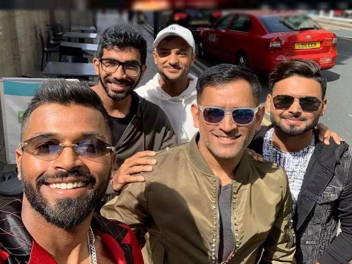 Indian star batter Mayank Agarwal confirms it was his hand on Rishabh Pant's shoulder during the 2019 England tour  | अखेर उत्तर मिळालंच! रिषभ पंतच्या खांद्यावर कोणाचा हात होता? मयंक अग्रवालने सांगितलं रहस्य