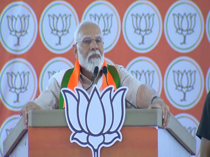 Chandrapur Lok Sabha Election - PM Narendra Modi strongly criticizes the Congress India Alliance | चंद्रपूरातून PM नरेंद्र मोदींचा 'इंडिया' आघाडीवर हल्लाबोल; महाराष्ट्रात पहिलीच सभा Chandrapur Lok Sabha Election - PM Narendra Modi strongly criticizes the Congress India Alliance | चंद्रपूरातून PM नरेंद्र मोदींचा 'इंडिया' आघाडीवर हल्लाबोल; महाराष्ट्रात पहिलीच सभा