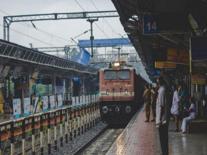 Central Railway recovered 150 crores from passengers | मध्य रेल्वेने फुकट्यांसह बेशिस्त प्रवाशांकडून वसुल केले दीडशे कोटी Central Railway recovered 150 crores from passengers | मध्य रेल्वेने फुकट्यांसह बेशिस्त प्रवाशांकडून वसुल केले दीडशे कोटी