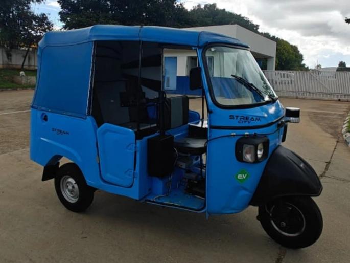 Omega Seiki Unveils Indias First Self-Driving Electric Three-Wheeler | Omega Seiki: जगातील पहिली ड्रायव्हरलेस रिक्षा भारतात लॉन्च, एका चार्जवर १२० किमी धावणार! Omega Seiki Unveils Indias First Self-Driving Electric Three-Wheeler | Omega Seiki: जगातील पहिली ड्रायव्हरलेस रिक्षा भारतात लॉन्च, एका चार्जवर १२० किमी धावणार!