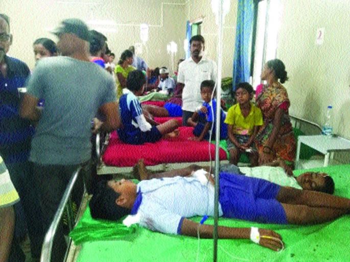 13 students injured in road mishap | क्रीडा स्पर्धेसाठी जाणाऱ्या मुलांच्या गाडीला अपघात, १३ विद्यार्थी जखमी 13 students injured in road mishap | क्रीडा स्पर्धेसाठी जाणाऱ्या मुलांच्या गाडीला अपघात, १३ विद्यार्थी जखमी