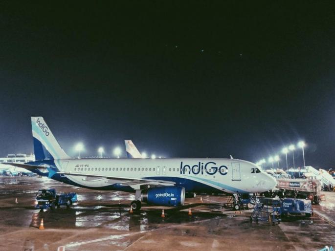 After half an hour of life-threatening thrill, the Indigo finally landed safely | सव्वा तासाच्या जीवघेण्या थरारानंतर अखेर इंडिगोचे सुखरूप लॅण्डिंग After half an hour of life-threatening thrill, the Indigo finally landed safely | सव्वा तासाच्या जीवघेण्या थरारानंतर अखेर इंडिगोचे सुखरूप लॅण्डिंग