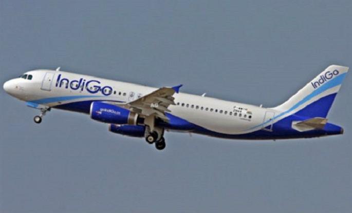 Due to the fog, winds of airplanes in the sky of Nagpur | धुक्यामुळे नागपूरच्या आकाशामध्ये विमानाच्या पाऊण तास घिरट्या