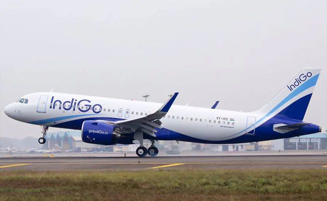 IndiGo's eight flights late in Nagpur | नागपुरात इंडिगोच्या आठ विमानांना उशीर IndiGo's eight flights late in Nagpur | नागपुरात इंडिगोच्या आठ विमानांना उशीर