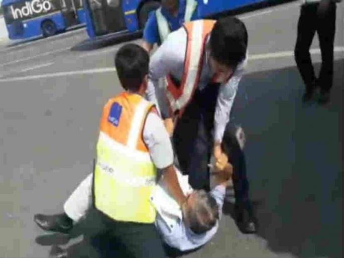 indigo suspended their employee who beaten traveler | प्रवाशाला मारहाण करणाऱ्या इंडिगो कर्मचाऱ्याची झाली हकालपट्टी