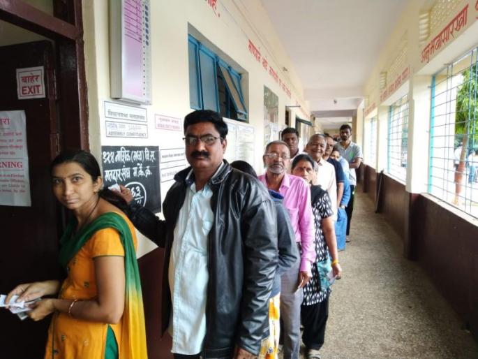 EVM breakdown in Nashik city | नाशिक शहरात ठिकठिकाणी ईव्हीएम बिघाडाच्या घटना EVM breakdown in Nashik city | नाशिक शहरात ठिकठिकाणी ईव्हीएम बिघाडाच्या घटना