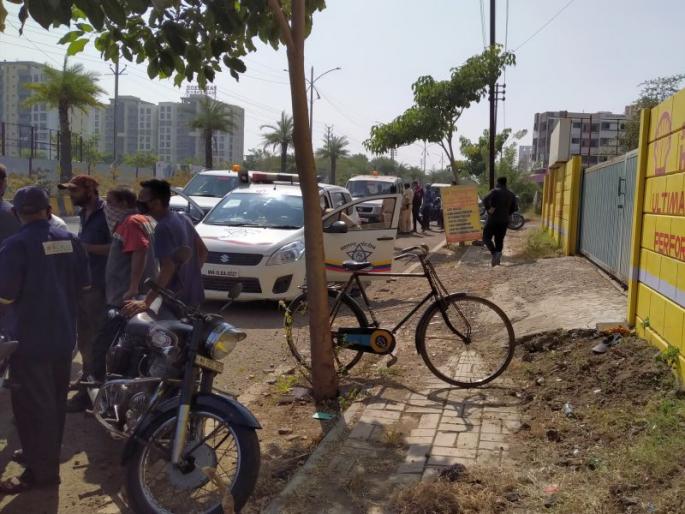 Car hijacked: Businessman murdered in Indiranagar | कार पळविली : इंदिरानगरला व्यावसायिकाचा खून Car hijacked: Businessman murdered in Indiranagar | कार पळविली : इंदिरानगरला व्यावसायिकाचा खून