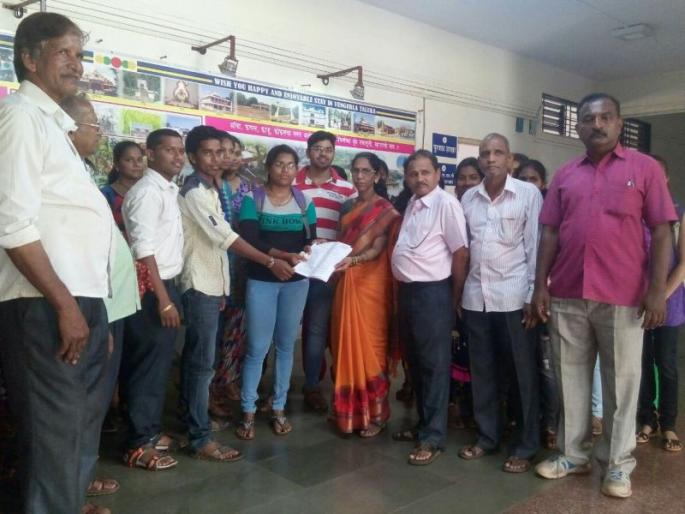 For the Konkan division, start a university in Ratnagiri, students of Khardekar College demand | कोकण विभागासाठी रत्नागिरीमध्ये विद्यापीठ सुरू करा, खर्डेकर कॉलेजमधील विद्यार्थ्यांची मागणी For the Konkan division, start a university in Ratnagiri, students of Khardekar College demand | कोकण विभागासाठी रत्नागिरीमध्ये विद्यापीठ सुरू करा, खर्डेकर कॉलेजमधील विद्यार्थ्यांची मागणी