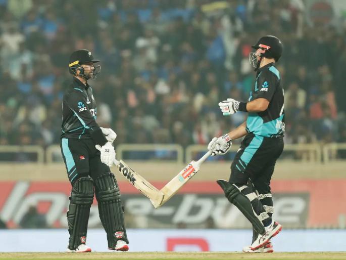 IND vs NZ 1st T20I Live : Fifty by Devon Conway & Daryl Mitchell; 6,6,6,4,0,2,2 by Daryl Mitchell in the final over helped Kiwis to post 176 for 6 | IND vs NZ 1st T20I Live : MS Dhoniचा माणूस न्यूझीलंडसाठी धावला, त्यात डॅरील मिचेल कोपला; वॉशिंग्टनच्या मेहनतीवर पाणी 