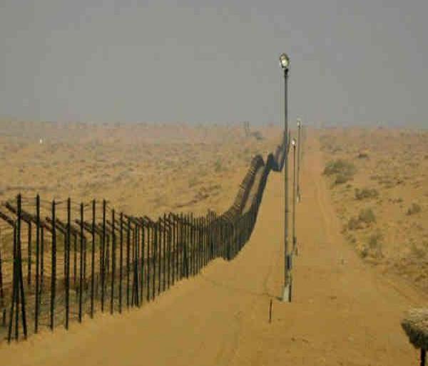 'Lover Boy' reaches the Indo- Pak border in love with a Pakistani girl | प्रेमासाठी काय पण! पाकिस्तानी तरुणीसाठी उस्मानाबादच्या तरुणाचा सीमा ओलांडण्याचा प्रयत्न 'Lover Boy' reaches the Indo- Pak border in love with a Pakistani girl | प्रेमासाठी काय पण! पाकिस्तानी तरुणीसाठी उस्मानाबादच्या तरुणाचा सीमा ओलांडण्याचा प्रयत्न