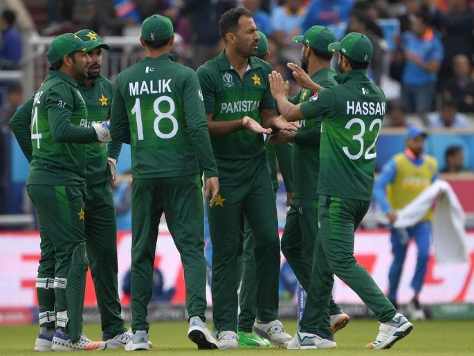 ICC World Cup 2019 : Hasan Ali tweets supporting India's World Cup title bid, deletes post after facing backlash | ICC World Cup 2019 : पाकिस्तानी संघातील 'या' खेळाडूचा टीम इंडियाला पाठिंबा, पण टीका होताच काढला पळ 