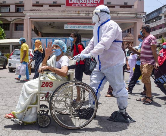 Corona is recovering, 16 lakh 39 thousand patients in the country have recovered and returned home | कोरोना बरा होतोय, देशात 16 लाख 39 हजार रुग्ण बरे होऊन घरी पतरले Corona is recovering, 16 lakh 39 thousand patients in the country have recovered and returned home | कोरोना बरा होतोय, देशात 16 लाख 39 हजार रुग्ण बरे होऊन घरी पतरले