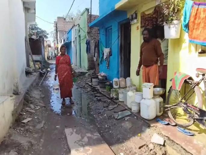 How to live? Sewer water was coming into the tap; Death toll in Indore, 3 officers suspended | जगायचं कसं? नळाला येत होतं गटाराचं पाणी; इंदूरमध्ये मृत्यूचं तांडव, ३ अधिकारी तडकाफडकी निलंबित How to live? Sewer water was coming into the tap; Death toll in Indore, 3 officers suspended | जगायचं कसं? नळाला येत होतं गटाराचं पाणी; इंदूरमध्ये मृत्यूचं तांडव, ३ अधिकारी तडकाफडकी निलंबित