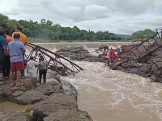 pune maval bridge collapse Updates injured Peoples told about cause of accident | हुल्लडबाजांच्या दुचाकी पुलावर आल्याने गर्दी झाली अन् होत्याचे नव्हते झाले!