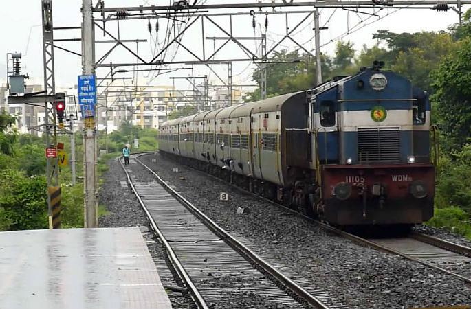 Waiting to finish ... !! Indrayani Express will start from March 6 | प्रतिक्षा संपली़...!! इंद्रायणी एक्स्प्रेस सहा मार्चपासून सुरू 