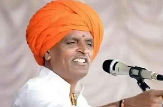 No statement that women will be insulted! Nivruti Maharaj's reply to Trupti Desai's notice | महिलांचा अपमान होईल असे वक्तव्य केले नाही! निवृत्ती महाराज यांचे तृप्ती देसाई यांच्या नोटिशीला उत्तर   No statement that women will be insulted! Nivruti Maharaj's reply to Trupti Desai's notice | महिलांचा अपमान होईल असे वक्तव्य केले नाही! निवृत्ती महाराज यांचे तृप्ती देसाई यांच्या नोटिशीला उत्तर