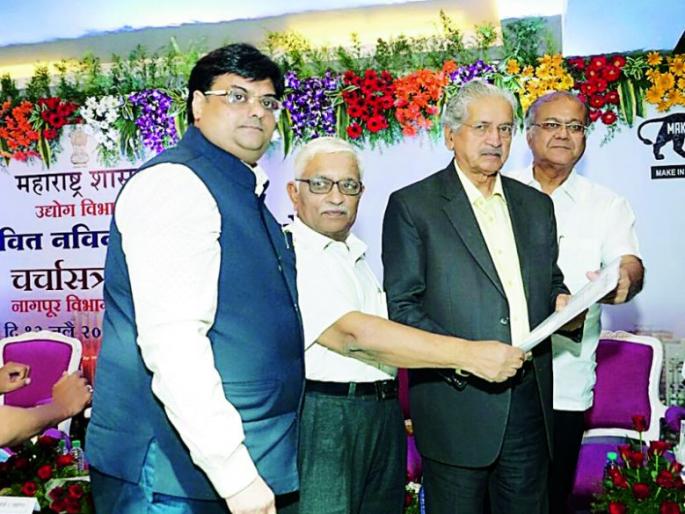 Encourage the services industry in the new industrial policy | नवीन औद्योगिक धोरणात सेवा उद्योगाला प्रोत्साहन द्या