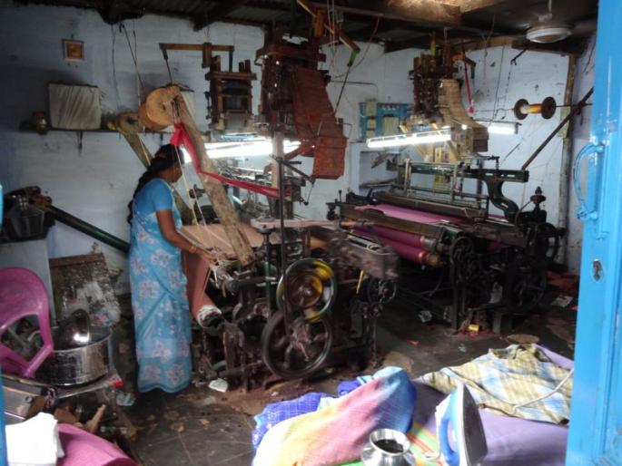 A double crisis over six lakh entrepreneurs was avoided | सहा लाख उद्योजकांवरील दुहेरी संकट टळले 