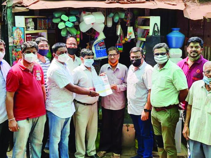 The merchants of Ratnagiri stood behind the merchant | Coronavirus Unlock -व्यापाऱ्याच्या पाठीशी उभे राहिले रत्नागिरीतील व्यापारी The merchants of Ratnagiri stood behind the merchant | Coronavirus Unlock -व्यापाऱ्याच्या पाठीशी उभे राहिले रत्नागिरीतील व्यापारी
