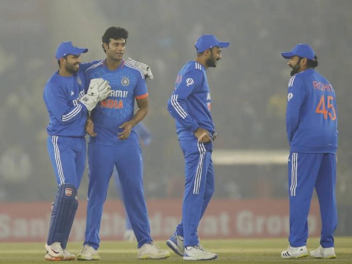 India vs Afghanistan 1st T20I Marathi Update :  Axar Patel ( 2-23) & Mukesh Kumar ( 2-33); India need 159 to win the 1st T20i against Afghanistan. | रोहितच्या नेतृत्वात भारतीय गोलंदाजांना सूर गवसला, पण मोहम्मद नबीने अनुभव कामी आणला