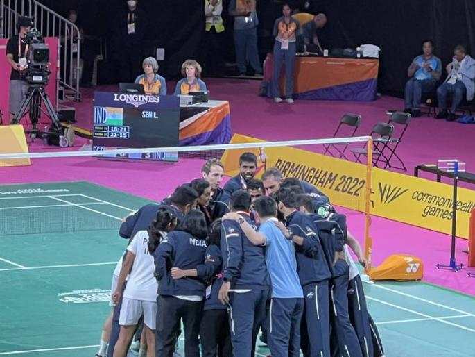 Commonwealth Games 2022 : India beat Singapore 3-0 in the mixed team semifinals to make it to the summit clash with Malaysia  | Commonwealth Games 2022 : भारताचे आणखी एक पदक पक्के, बॅडमिंटनपटू मिश्र सांघिक फायनलमध्ये मलेशियाशी भिडणार