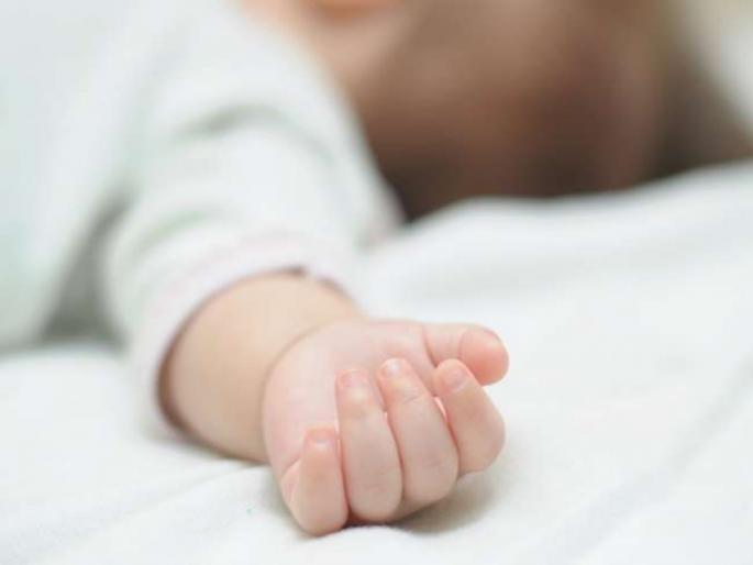 The body of a newborn infant found in a drain in Thane | ठाण्यातील नाल्यात मिळाला नवजात अर्भकाचा मृतदेह The body of a newborn infant found in a drain in Thane | ठाण्यातील नाल्यात मिळाला नवजात अर्भकाचा मृतदेह