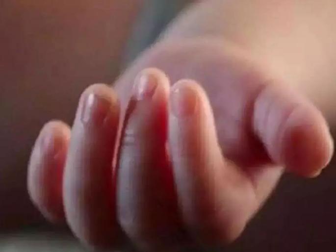 Infants found in Zilla Parishad school premises | जिल्हा परिषद शाळेच्या आवारात आढळले अर्भक Infants found in Zilla Parishad school premises | जिल्हा परिषद शाळेच्या आवारात आढळले अर्भक