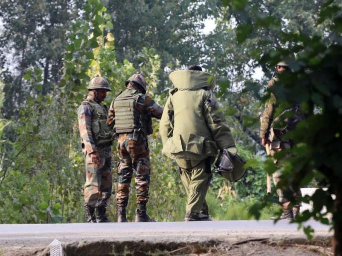 Five terrorist sites destroyed, one charred body found; The army increased security | दहशतवाद्यांचे पाच ठिकाणे उद्ध्वस्त, एक जळालेला मृतदेह सापडला; लष्कराने सुरक्षा वाढवली Five terrorist sites destroyed, one charred body found; The army increased security | दहशतवाद्यांचे पाच ठिकाणे उद्ध्वस्त, एक जळालेला मृतदेह सापडला; लष्कराने सुरक्षा वाढवली