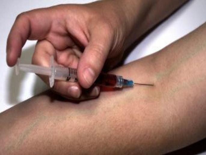 Husband injected poison to his wife and killed after asking him of him about an affair | अफेअरबद्दल जाब विचारल्याने नवऱ्याने पत्नीचा इंजेक्शन देऊन काढला काटा Husband injected poison to his wife and killed after asking him of him about an affair | अफेअरबद्दल जाब विचारल्याने नवऱ्याने पत्नीचा इंजेक्शन देऊन काढला काटा