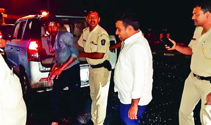 Minister of State for forest Parinay Fuke rushed to help the injured | जखमींच्या मदतीसाठी वनराज्यमंत्री परिणय फुके धावले Minister of State for forest Parinay Fuke rushed to help the injured | जखमींच्या मदतीसाठी वनराज्यमंत्री परिणय फुके धावले