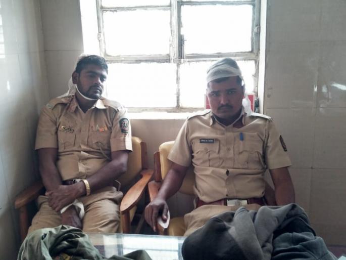 Armed conflict beetwin tribal and security forces in Melghat; 20 soldiers injured | मेळघाटातील पुनर्वसित आदिवासी व सुरक्षा दलात सशस्त्र संघर्ष; २० जवान जखमी Armed conflict beetwin tribal and security forces in Melghat; 20 soldiers injured | मेळघाटातील पुनर्वसित आदिवासी व सुरक्षा दलात सशस्त्र संघर्ष; २० जवान जखमी