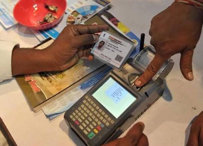 Bank account of the farmers in Akola district will be linked with Aadhar card | अकोला जिल्ह्यातील ८३ हजार शेतकऱ्यांचे खाते होणार आधार ‘लिंक’!