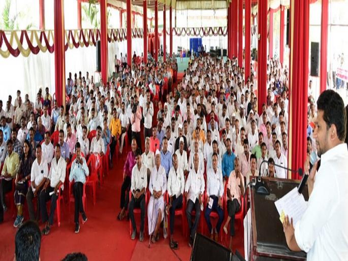 The village is adopting Akhka city taluka: MP Sujay Vikhe | गाव नाही अख्खा नगर तालुका दत्तक घेतोय : खासदार सुजय विखे The village is adopting Akhka city taluka: MP Sujay Vikhe | गाव नाही अख्खा नगर तालुका दत्तक घेतोय : खासदार सुजय विखे