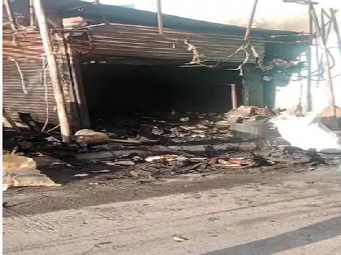 infore Cafe Fire Girls used to sit in cafes and smoke cigarettes; An angry old man set the cafe on fire | मुली कॅफेत बसून सिगारेट ओढायच्या; नाराज वृद्धाने कॅफेलाच लावली आग infore Cafe Fire Girls used to sit in cafes and smoke cigarettes; An angry old man set the cafe on fire | मुली कॅफेत बसून सिगारेट ओढायच्या; नाराज वृद्धाने कॅफेलाच लावली आग