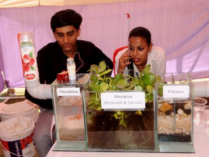 The vision of a scientist's vision made by students from Karmaveer Expo | कर्मवीर एक्स्पोमधून विद्यार्थ्यांनी घडवले वैज्ञानिक दिव्यदृष्टीचे दर्शन The vision of a scientist's vision made by students from Karmaveer Expo | कर्मवीर एक्स्पोमधून विद्यार्थ्यांनी घडवले वैज्ञानिक दिव्यदृष्टीचे दर्शन