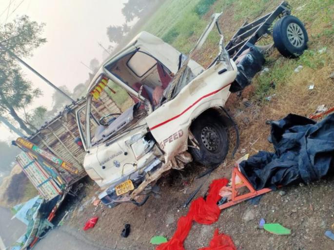 Speedy Tempo collided with a tractor near Sillod, killing 6 on the spot and injuring 14 | वऱ्हाडावर काळाचा घाला ! भरधाव टेम्पो उभ्या ट्रॅक्टरवर आदळून ६ वऱ्हाडी जागीच ठार,१४ जखमी Speedy Tempo collided with a tractor near Sillod, killing 6 on the spot and injuring 14 | वऱ्हाडावर काळाचा घाला ! भरधाव टेम्पो उभ्या ट्रॅक्टरवर आदळून ६ वऱ्हाडी जागीच ठार,१४ जखमी