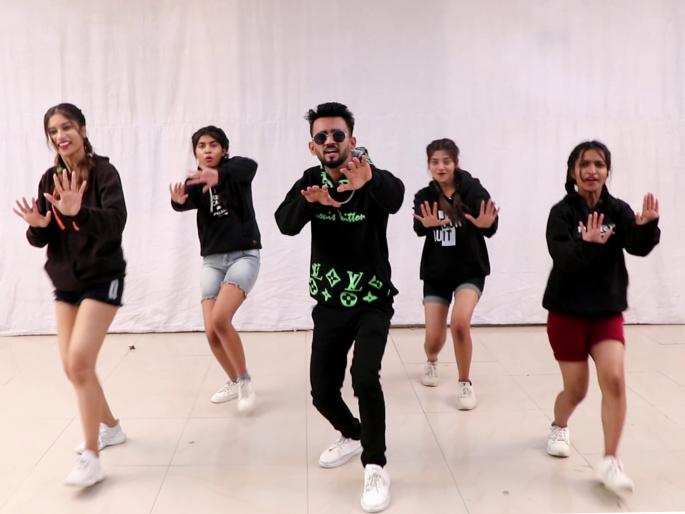 'Boys of Aurangabad, be careful, there is danger ahead'; Do you hear the rap of the Aurangabad city? | 'औरंगाबादची पोर,जरा जपून चला,पुढे धोका आहे'; शहरावरील रॅपचा धुमाकूळ, तुम्ही ऐकलंत का ? 'Boys of Aurangabad, be careful, there is danger ahead'; Do you hear the rap of the Aurangabad city? | 'औरंगाबादची पोर,जरा जपून चला,पुढे धोका आहे'; शहरावरील रॅपचा धुमाकूळ, तुम्ही ऐकलंत का ?