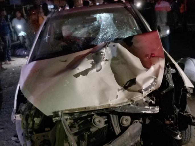 Thrilling! A speeding car dragged the four of them 100 feet, killing two on the spot | थरारक! भरधाव कारने चौघांना १०० फूट फरफटत नेले, दोघे जागीच ठार Thrilling! A speeding car dragged the four of them 100 feet, killing two on the spot | थरारक! भरधाव कारने चौघांना १०० फूट फरफटत नेले, दोघे जागीच ठार