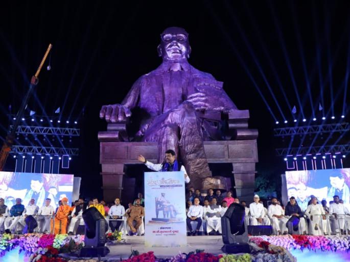 72 feet tall 'Statue of Knowledge' statue of Babasaheb Ambedkar in Latur; Unveiled in a grand ceremony | लातूरमध्ये बाबासाहेब आंबेडकरांचा ७२ फुट उंच ‘स्टॅच्यू ऑफ नॉलेज’ पुतळा; शानदार सोहळ्यात अनावरण 72 feet tall 'Statue of Knowledge' statue of Babasaheb Ambedkar in Latur; Unveiled in a grand ceremony | लातूरमध्ये बाबासाहेब आंबेडकरांचा ७२ फुट उंच ‘स्टॅच्यू ऑफ नॉलेज’ पुतळा; शानदार सोहळ्यात अनावरण
