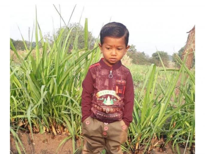 A 5-year-old boy was crushed by a tractor in front of Dharur bus stand | धारूर आगारासमोर भरधाव ट्रॅक्टरने ५ वर्षीय बालकास चिरडले A 5-year-old boy was crushed by a tractor in front of Dharur bus stand | धारूर आगारासमोर भरधाव ट्रॅक्टरने ५ वर्षीय बालकास चिरडले