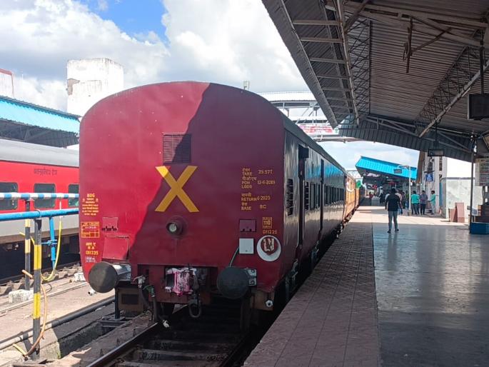 'South Central Railway' neglect for Aurangabad; The General Manager left for Jalana directly from Nagarsol | औरंगाबादकडे 'दक्षिण मध्य रेल्वेचा' कानाडोळाच; जनरल मॅनेजर नगरसोलहून थेट जालन्याकडे रवाना 'South Central Railway' neglect for Aurangabad; The General Manager left for Jalana directly from Nagarsol | औरंगाबादकडे 'दक्षिण मध्य रेल्वेचा' कानाडोळाच; जनरल मॅनेजर नगरसोलहून थेट जालन्याकडे रवाना