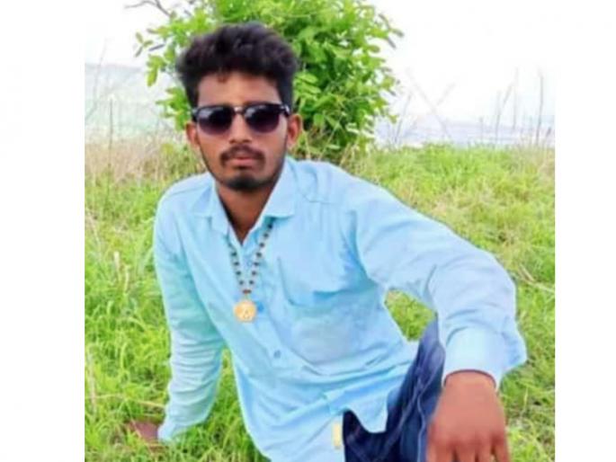 Rumors of leopard attacks; A young man was killed for whistling his wife | बिबट्याच्या हल्ल्याची अफवाच; बायकोला शिट्या मारतो म्हणून तरुणाचा केला खून Rumors of leopard attacks; A young man was killed for whistling his wife | बिबट्याच्या हल्ल्याची अफवाच; बायकोला शिट्या मारतो म्हणून तरुणाचा केला खून