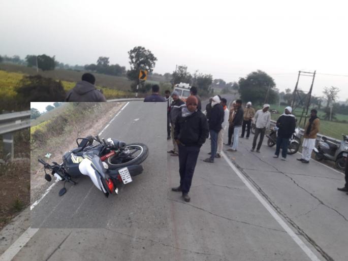 An ambush occurred through a crack in the road; Two who went to Mama for Sankranti died on the spot due to bike slip | रस्त्यातील भेगाने घात झाला; दुचाकी घसरून संक्रांतीसाठी मामाकडे निघालेल्या दोघांचा मृत्यू An ambush occurred through a crack in the road; Two who went to Mama for Sankranti died on the spot due to bike slip | रस्त्यातील भेगाने घात झाला; दुचाकी घसरून संक्रांतीसाठी मामाकडे निघालेल्या दोघांचा मृत्यू